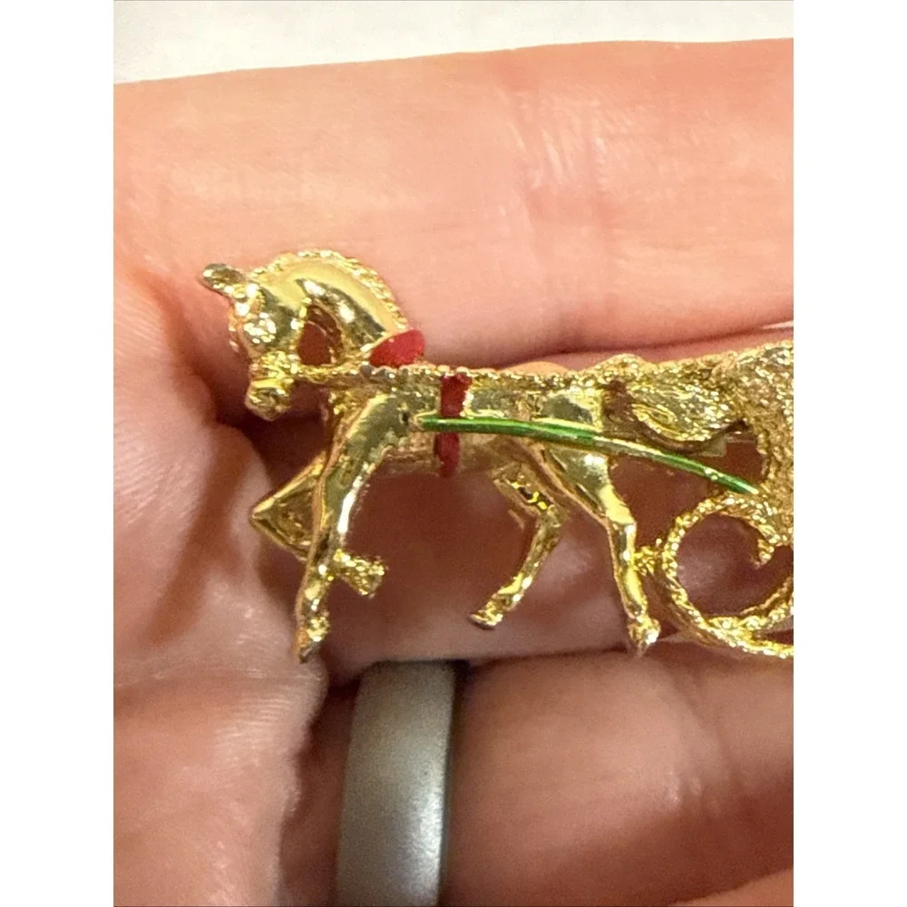 Vintage Gerry's Christmas Gold tone‎ Horse Santa Sleigh Holiday Brooch Pin